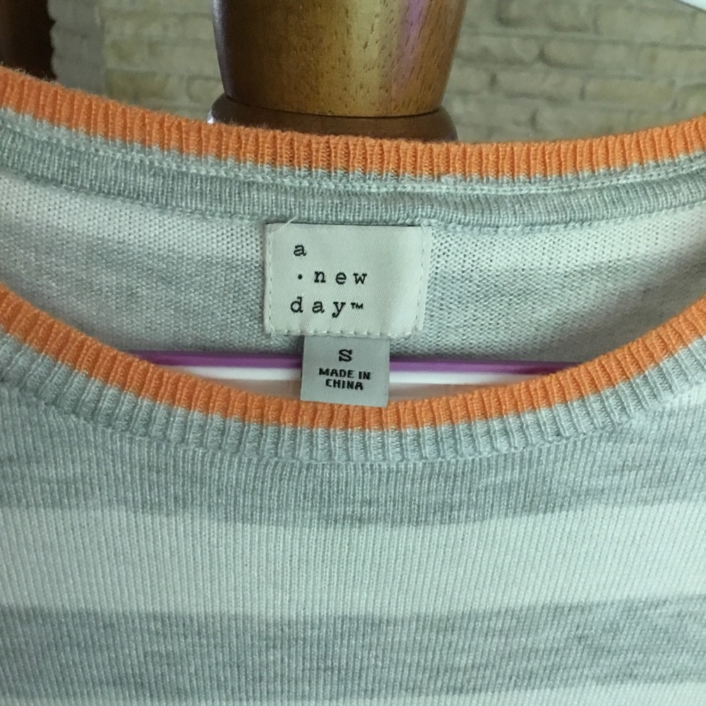 A NEW DAY SWEATER - Picture 7 of 8